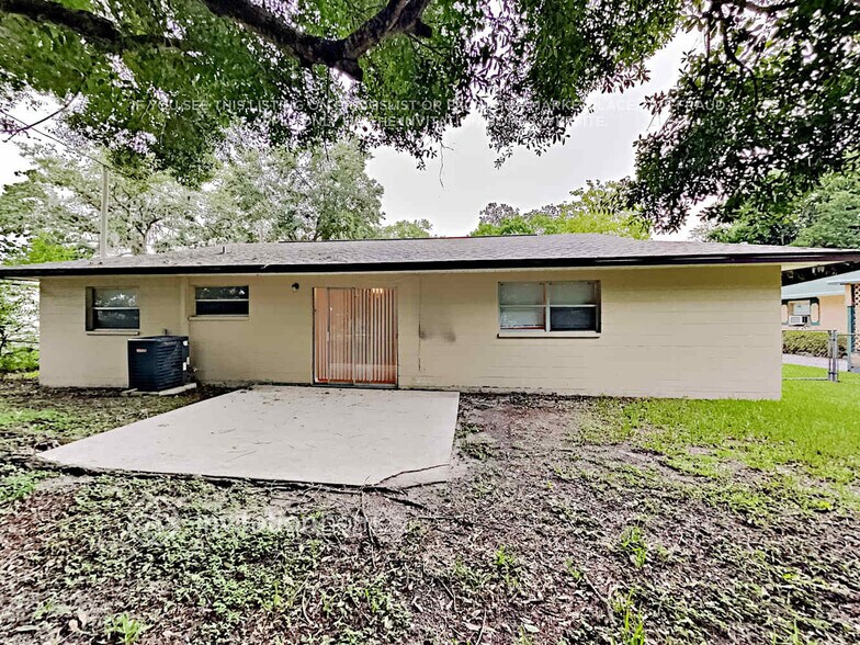 Building Photo - 2615 Roxie Ave