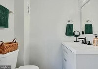 Building Photo - 2242 E Fairmount Ave