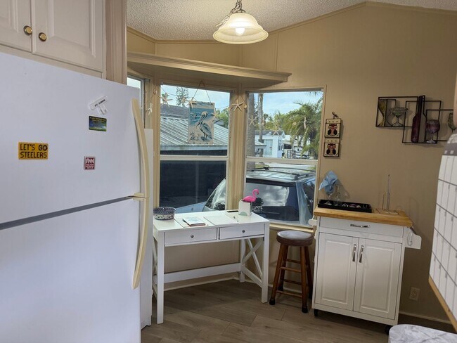 Building Photo - Mobile Home in Sarasota Lakes and Rv