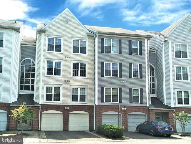 Primary Photo - 273 S Pickett St