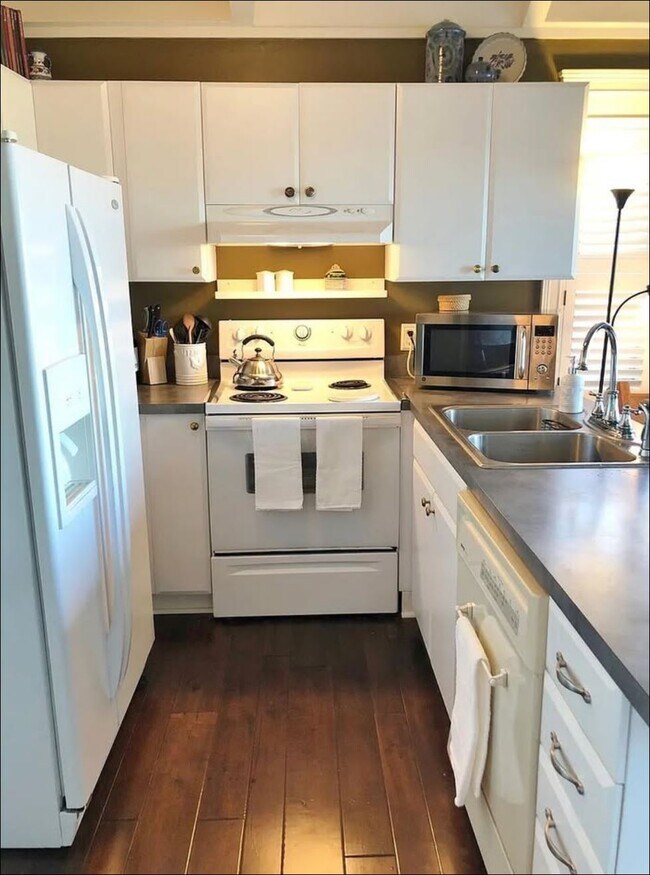 Building Photo - 488 Cedar Walk