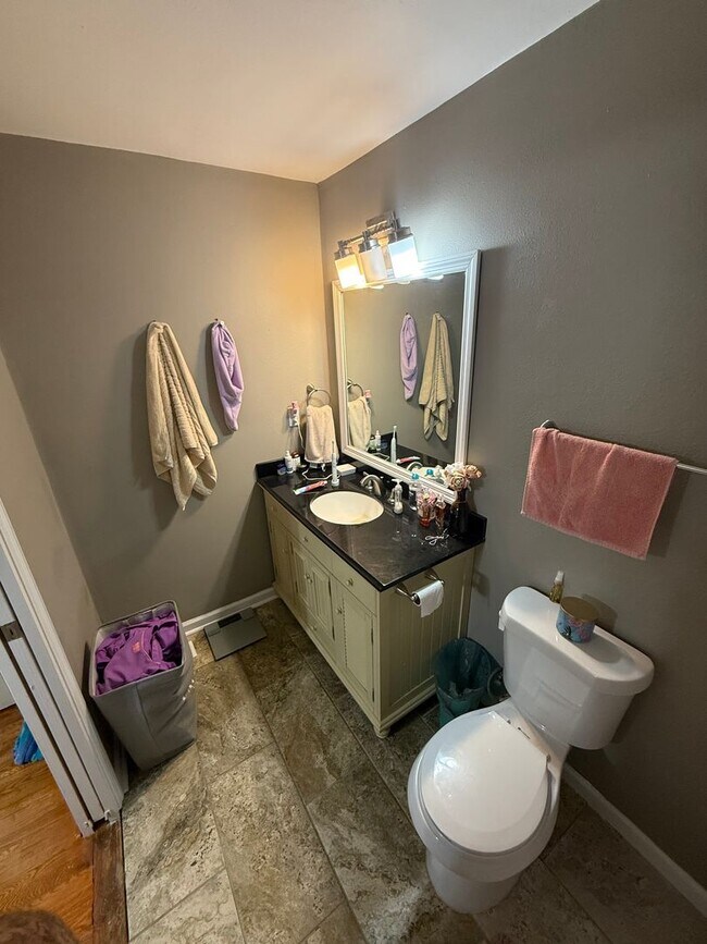 Building Photo - 3/2 Single Family Home Close to FSU!