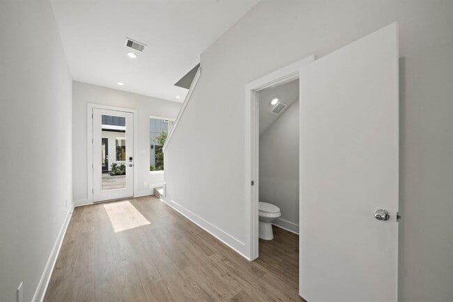 Building Photo - 833 Dorchester St