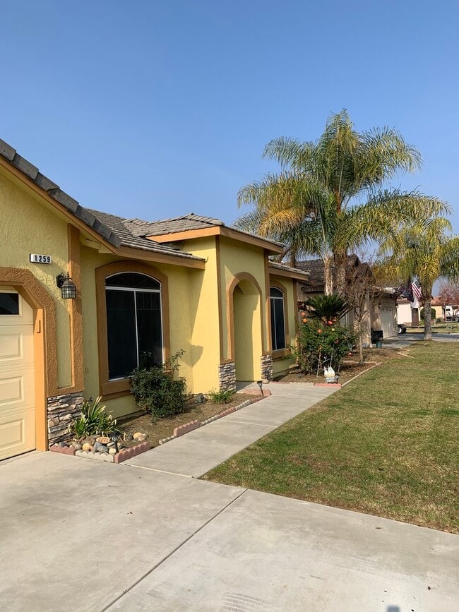 Building Photo - 1259 Mission Dr