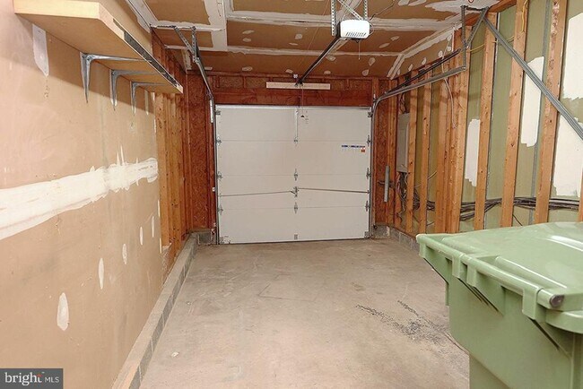 Building Photo - 13 5 Crown Royal Cir