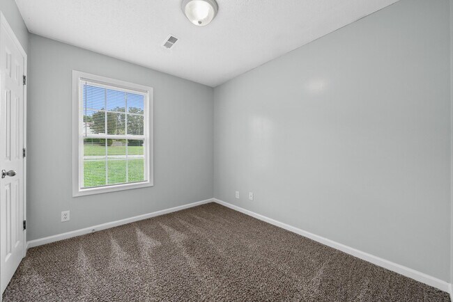 Building Photo - 402 Faulkner Dr