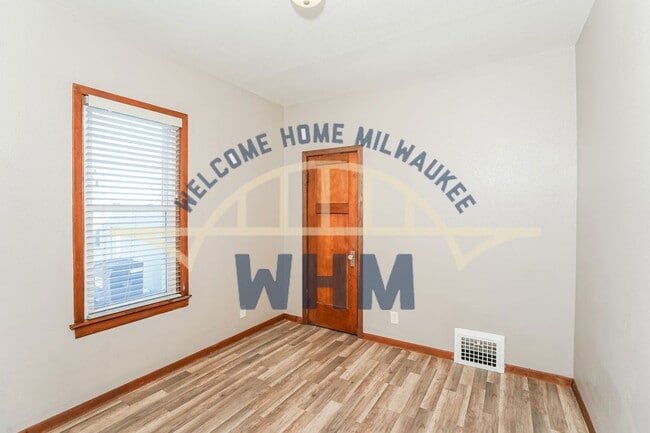 Building Photo - 1721 S 72nd St