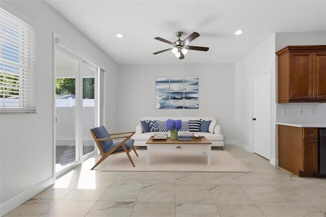 Building Photo - 810 W Whatley Pl