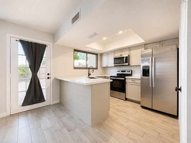 Building Photo - 14460 N 57th Dr