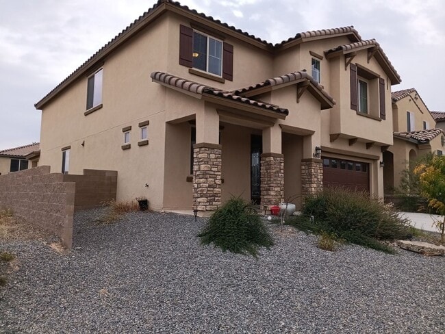 Building Photo - Spacious 4-bedroom, 2.5-bathroom home! Showings available NOW!