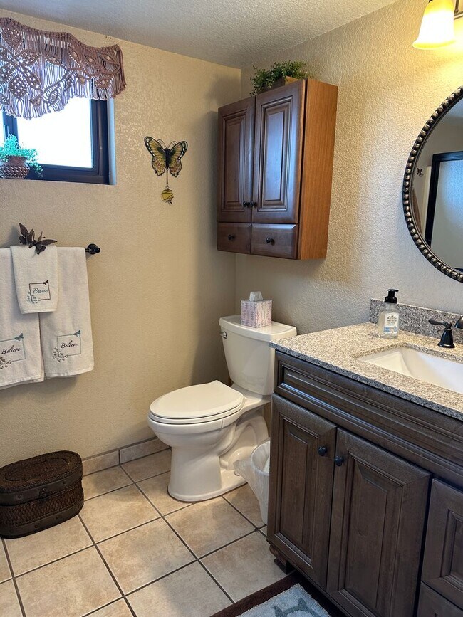 Building Photo - Winter 23/24 Furnished Rental - Nov-Dec-Jan