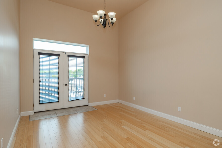 2BR, 1BA - 805SF Layout 2 - The Quarters