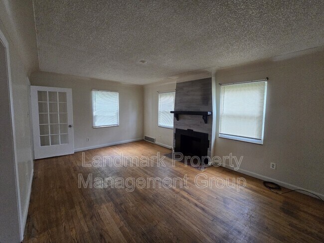 Building Photo - 15205 Maplewood Ave