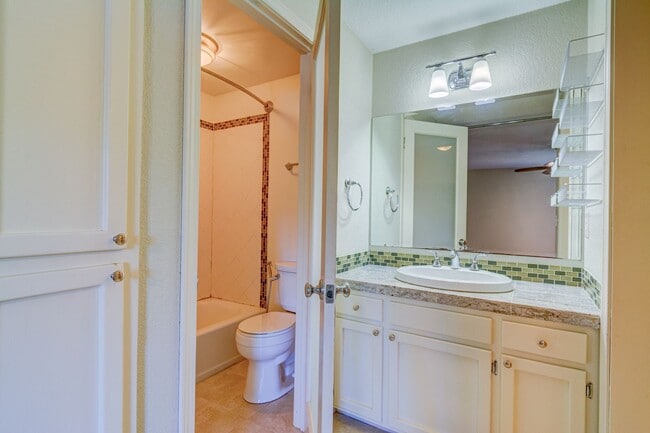 Building Photo - Beautiful Westside Oak Harbor Home Near Sunset Beach – 3 Bed + Bonus Room