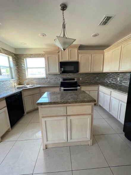 Building Photo - 3024 Whitetail Dr