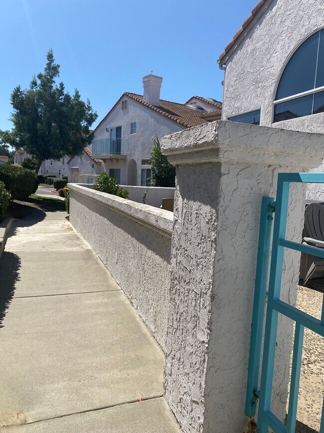Building Photo - Rancho Del Mar Townhome in Central Temecul...