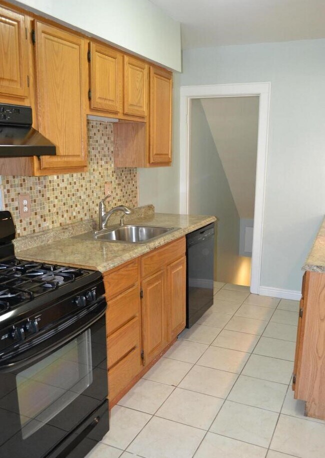 Building Photo - 7034 Dunbar Rd