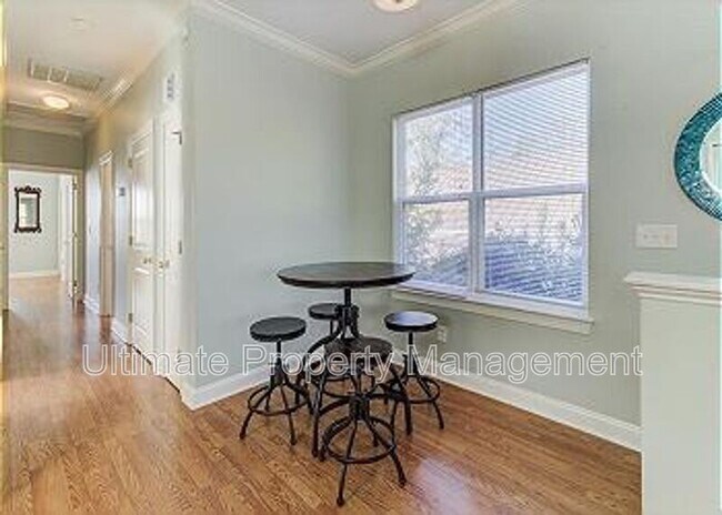 Building Photo - 618 S 3rd St