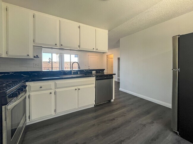 Interior Photo - 11431 Cedar Avenue