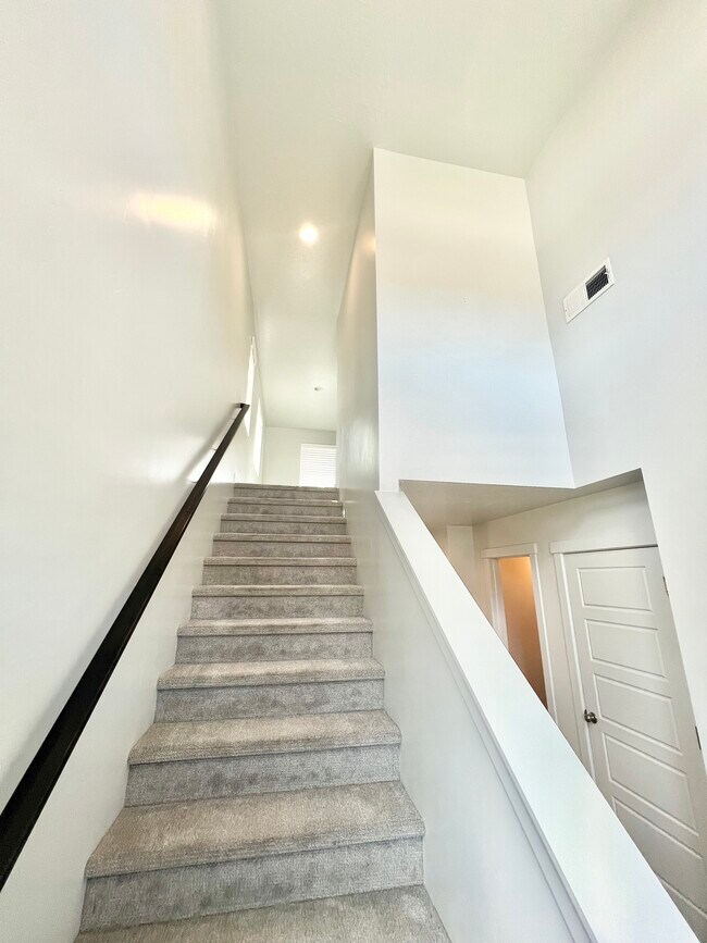 Building Photo - 3172 E Sky Rim Wy