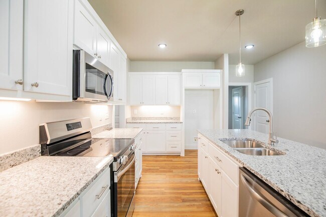 Building Photo - ***903 Seaborn Way***