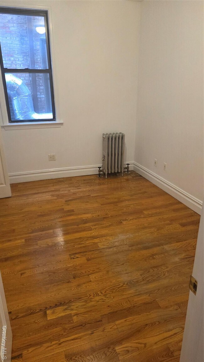 Building Photo - 3 Main St