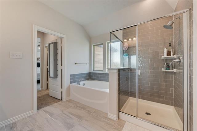 Building Photo - 1220 Canuela Way
