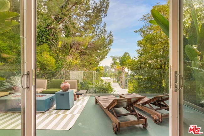 Building Photo - 1588 N Doheny Dr