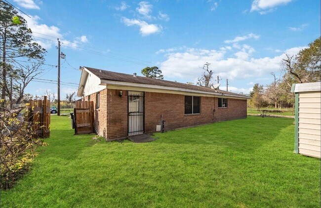 Building Photo - 6134 Balbo St