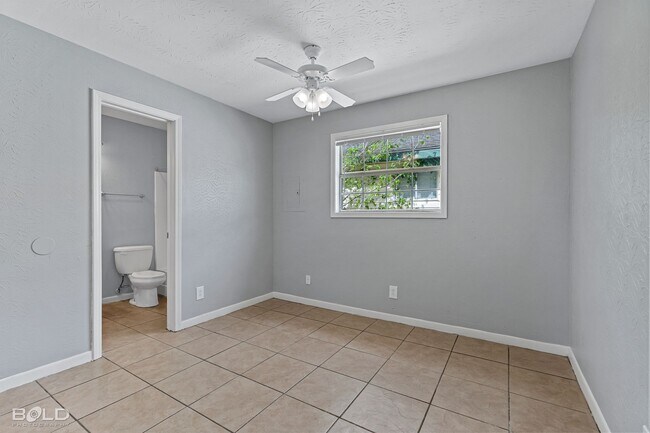 Building Photo - 1820 E Texas St