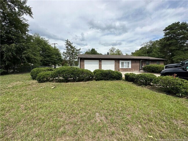 Building Photo - 1601 Blue Springs Rd