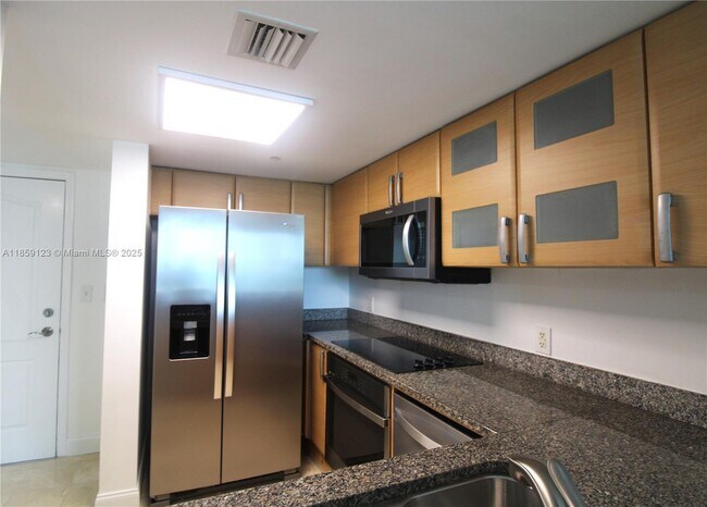 Building Photo - 2101 Brickell Ave