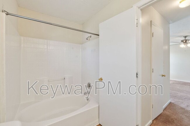 Building Photo - 3325 Hamden St