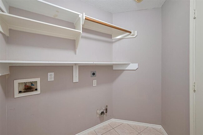 Building Photo - 4826 Cliffpoint Ct