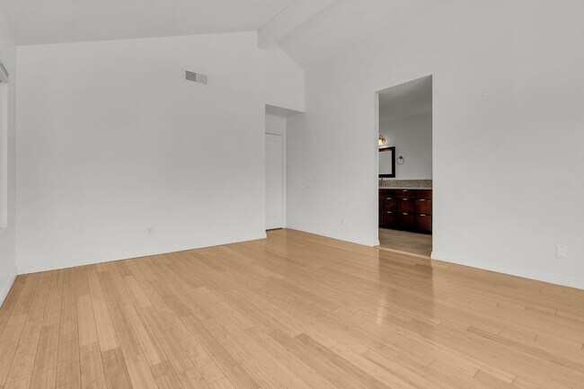 Building Photo - 2750 N Canal St