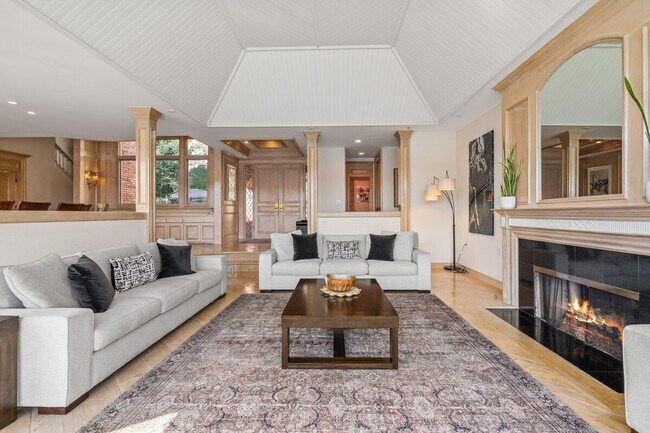 Building Photo - 6408 E Mercer Way