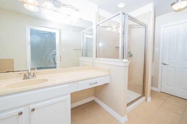 Building Photo - 10944 Chazenwood Dr