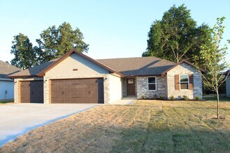 Building Photo - Great brand new home!