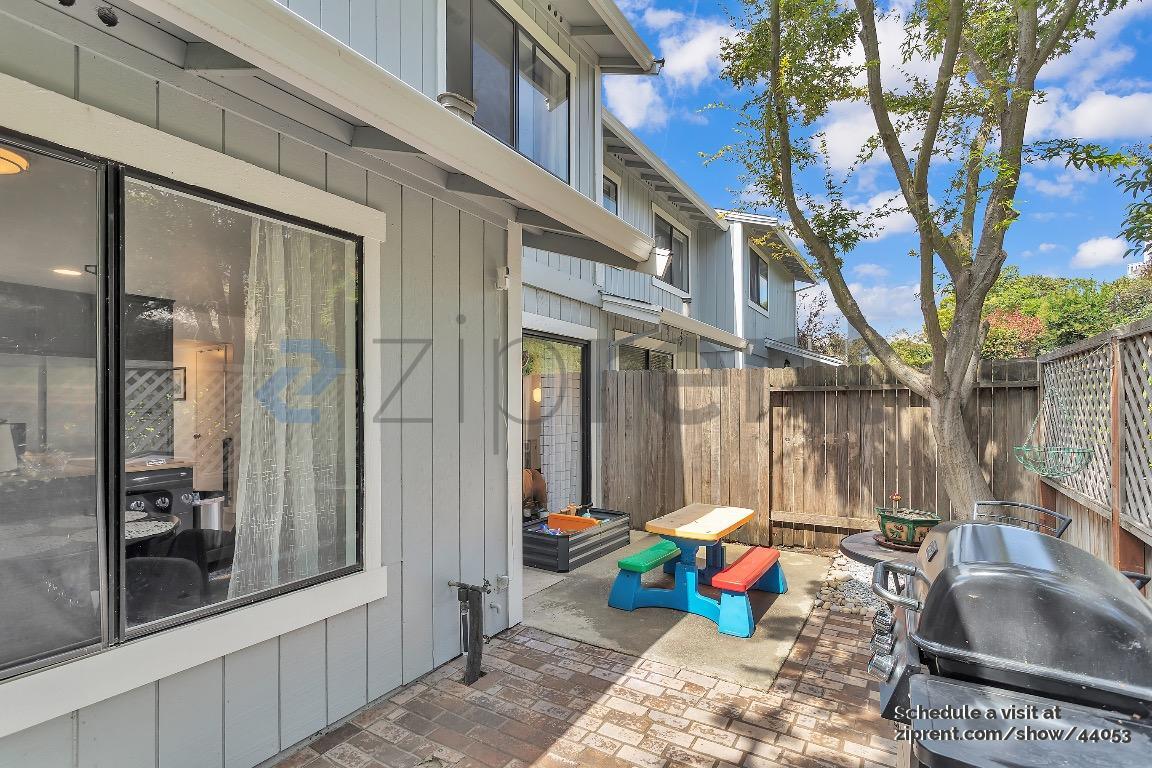 Building Photo - 2157 Clearview Cir