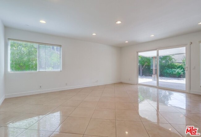 Building Photo - 687 Mt Carmel Dr