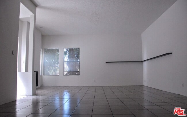 Building Photo - 3675 Keystone Av