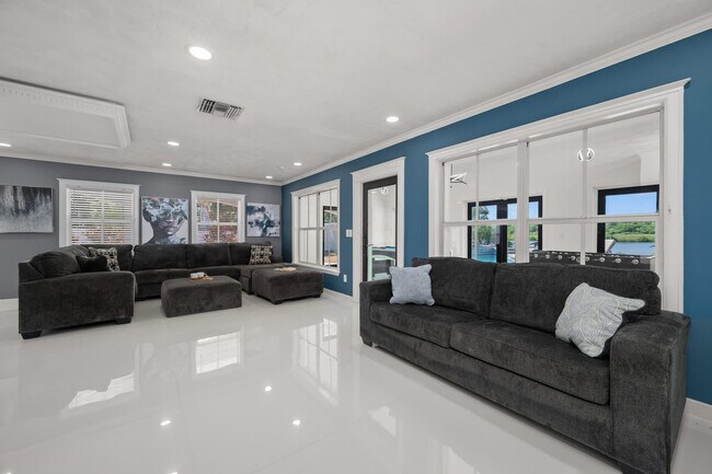 Building Photo - 6710 Myrna Dr