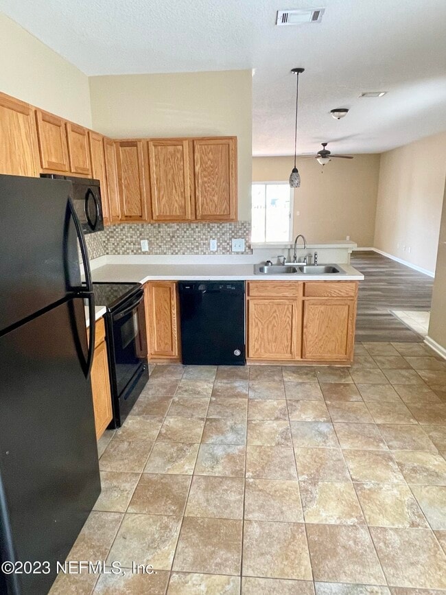 Building Photo - 549 Scrub Jay Dr