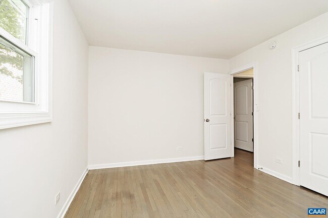 Building Photo - 616 Rockcreek Rd
