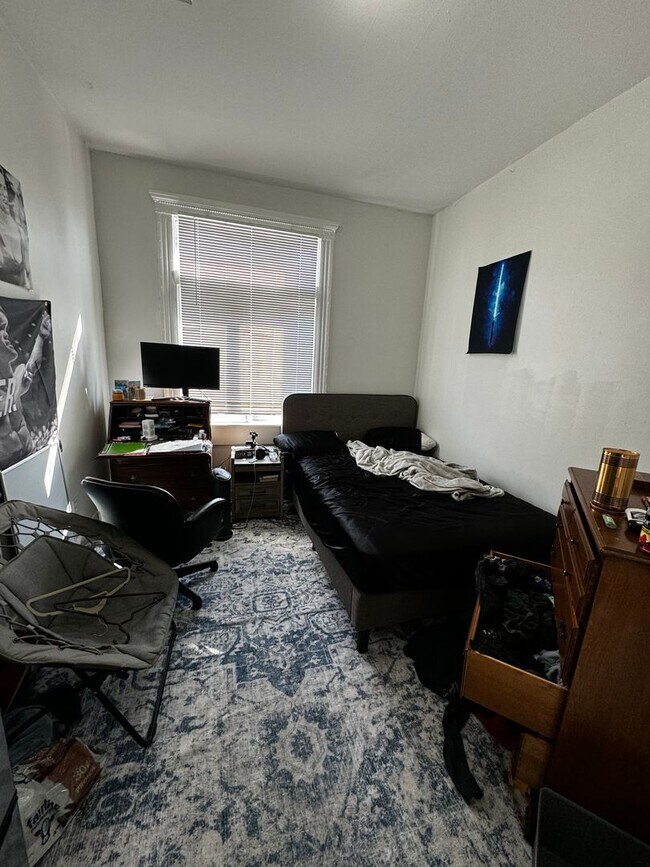 Building Photo - 27 Welsford St