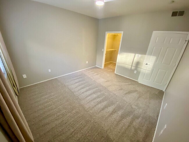Building Photo - Ground Floor-One Bedroom in Lakewood
