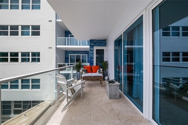 Building Photo - 6103 Aqua Ave