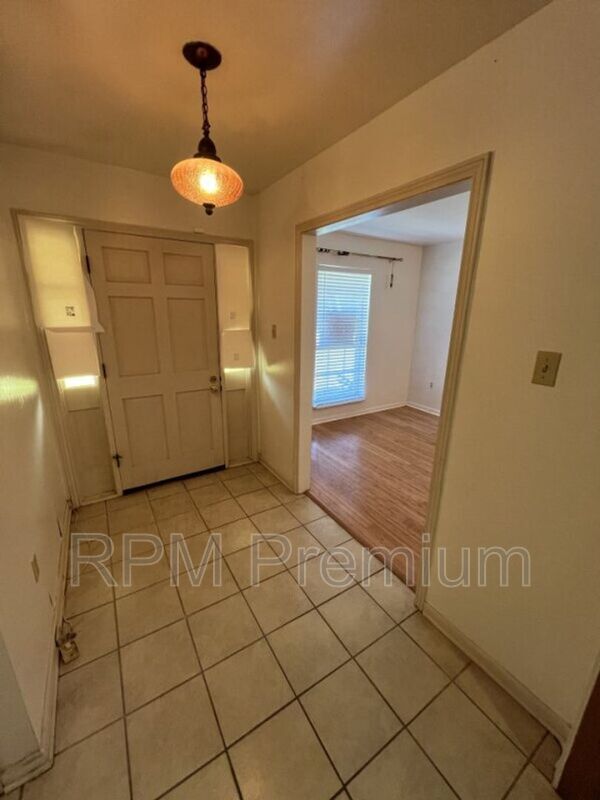 Building Photo - 8823 Cefalu Dr