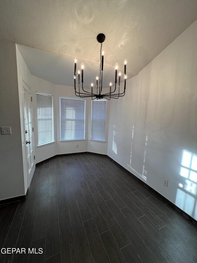 Building Photo - 7115 Oval Rock Dr