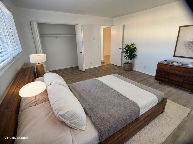 Interior Photo - 5305_s_j